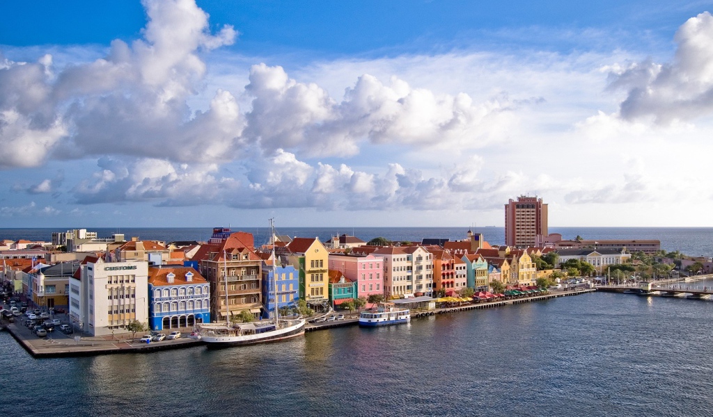 Маленький город на острове