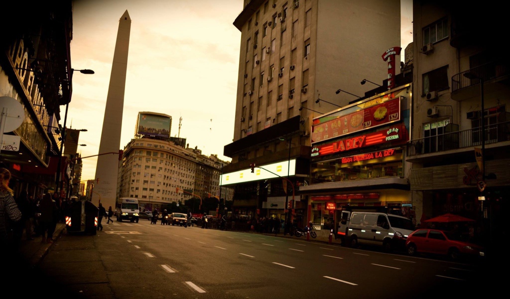 Городская улица Буэнос-Айреса