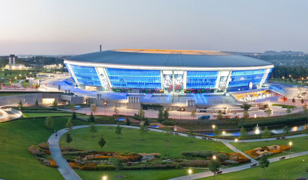 Донбасс Арена — футбольный стадион в Донецке