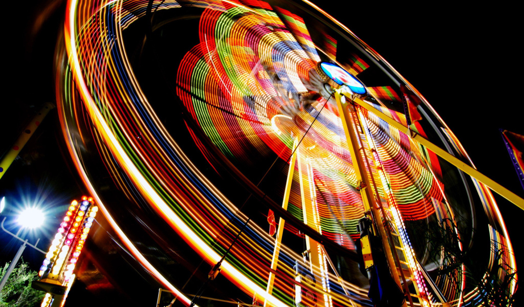 Колесо обозрения ночью