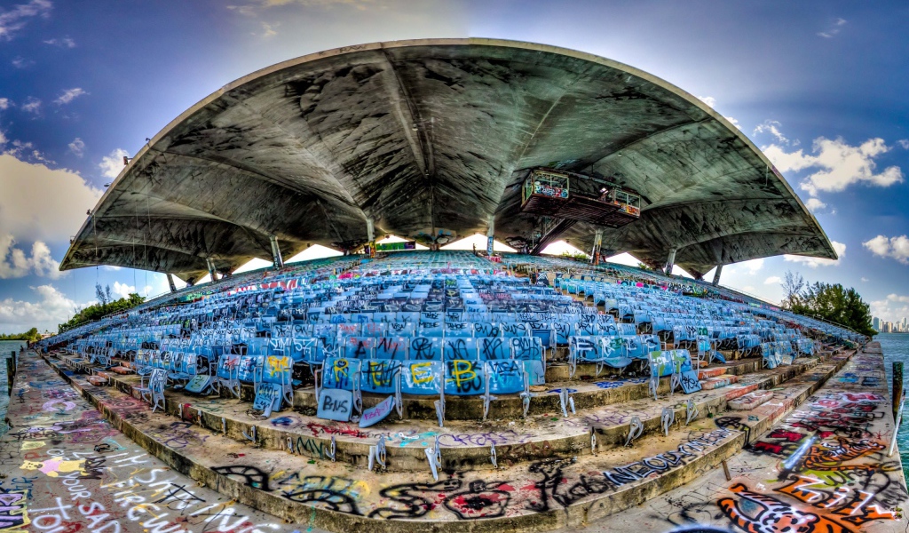 Граффити на городском стадионе