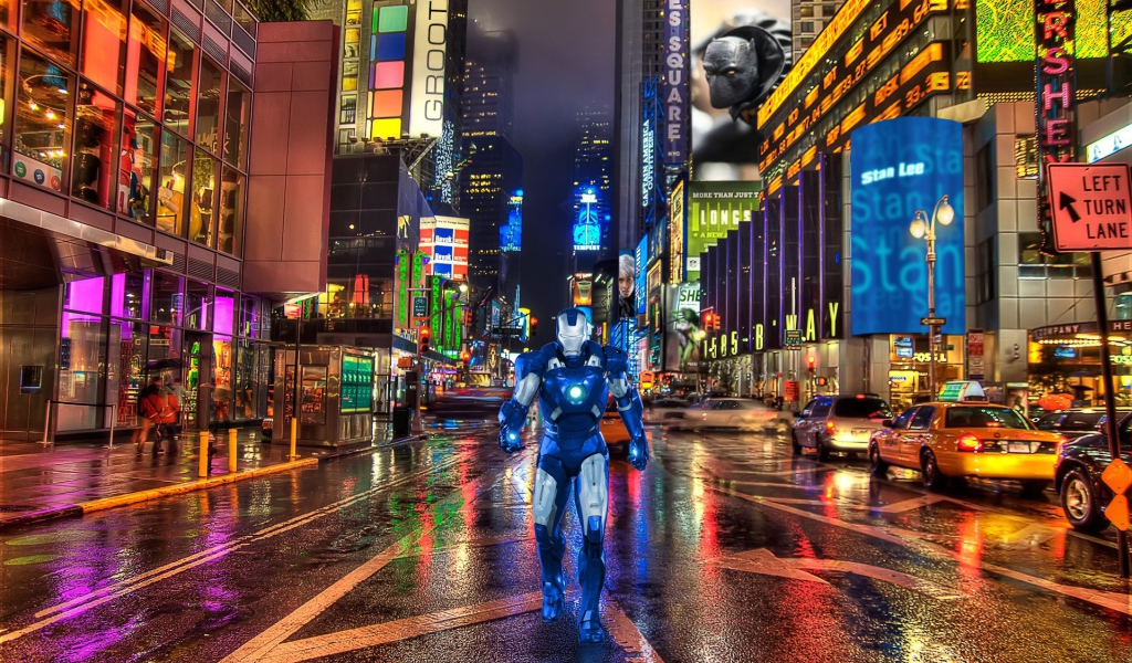 Железный человек идет по Нью-Йорку