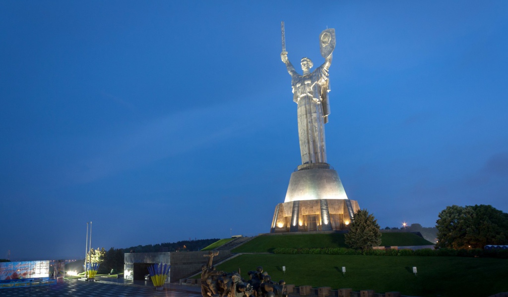 Монумент Родина-мать в Киеве