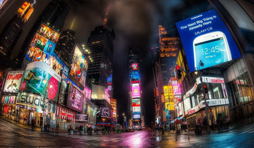 Огни ночной рекламы в городе, HDR фото