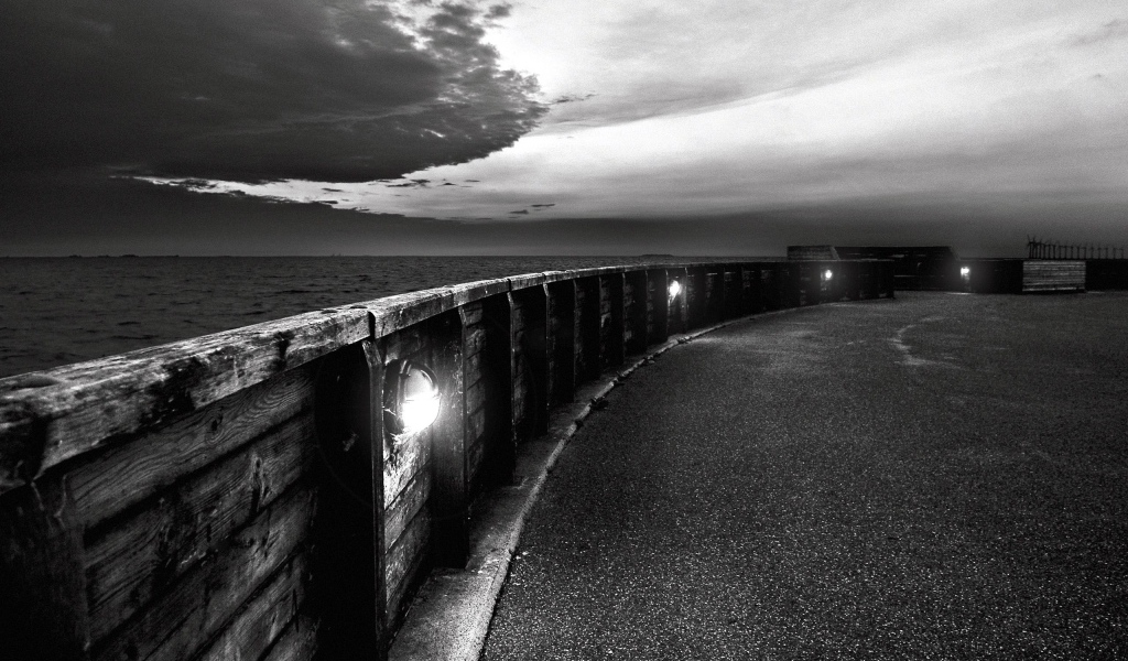 Ночные огни на набережной