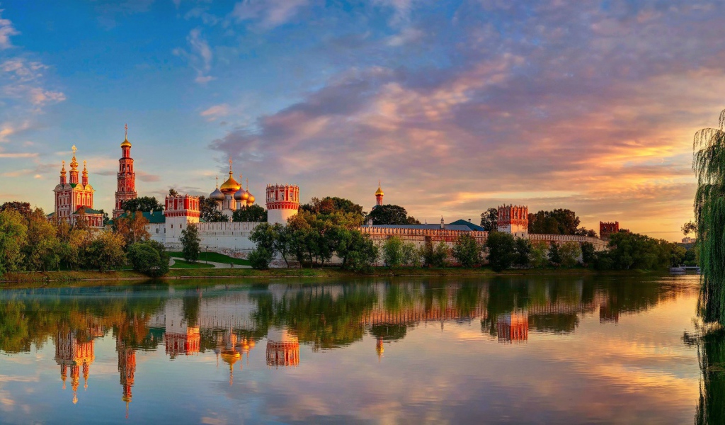 Новодевичий монастырь в Москве