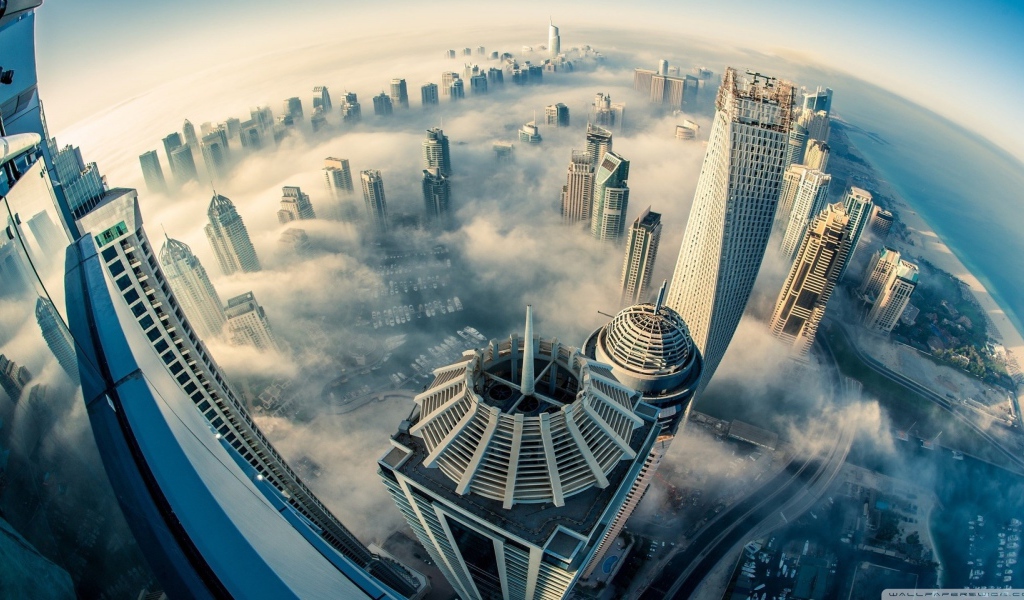 Панорама туманного города, фото через линзу рыбий глаз