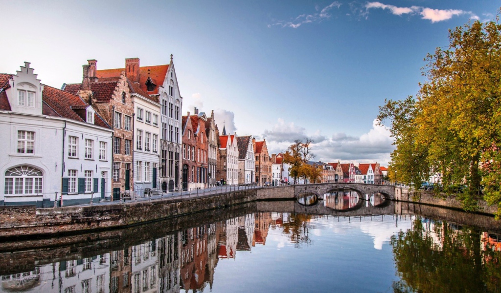 Река в городе Брюгге, Бельгия