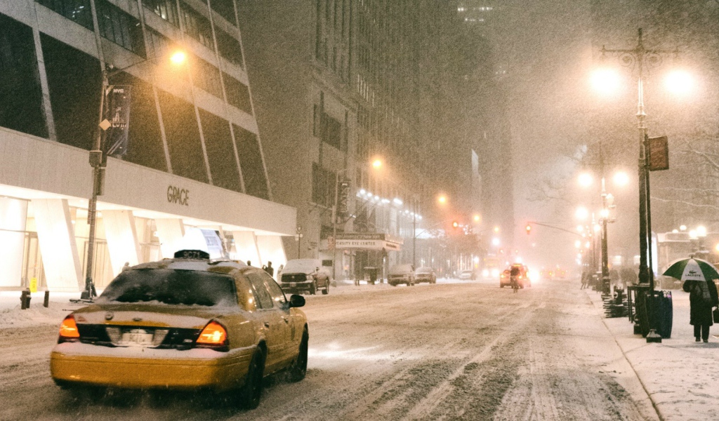 Густой снег в Нью-Йорке