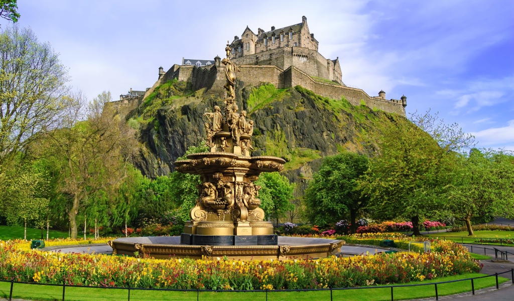 Статуя в городе Эдинбург