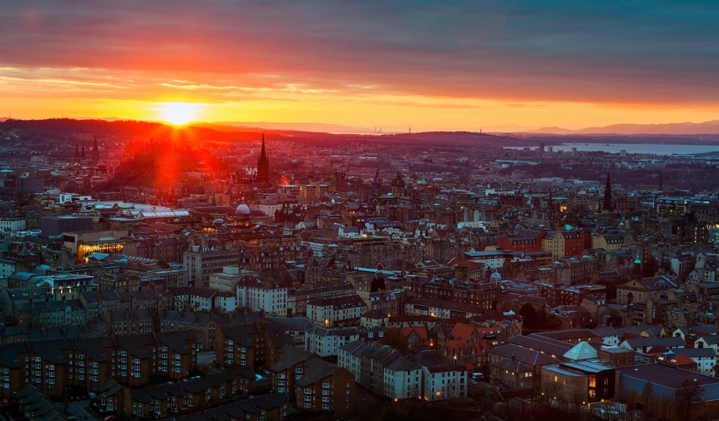 Закат в городе Эдинбург, Шотландия