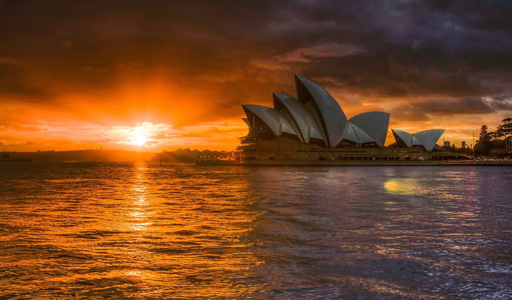 Сиднейская опера на фоне заката, Австралия