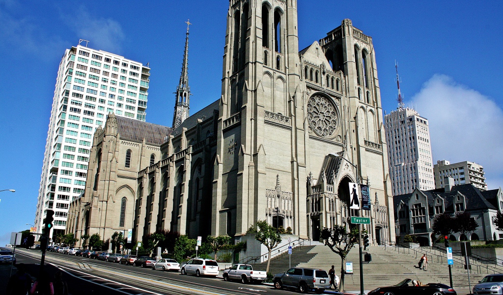 Католическая церковь на улице в Сан-Франциско