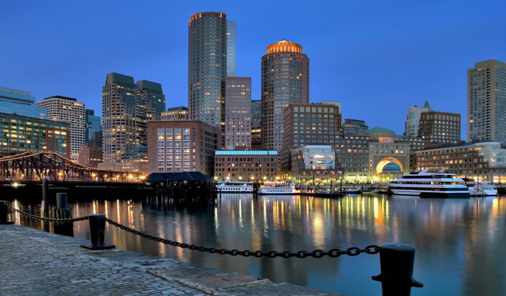 Первые вечерние огни города