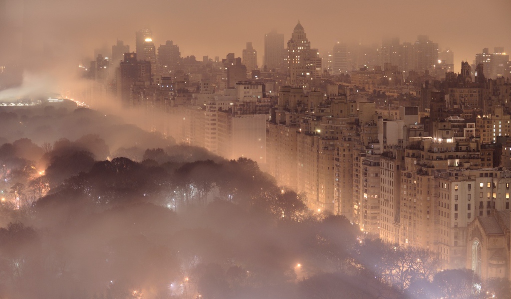 Густой туман в вечернем Нью-Йорке