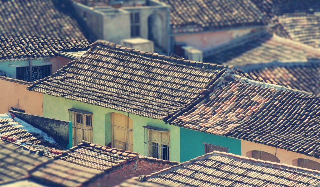 Черепичные крыши частных домов