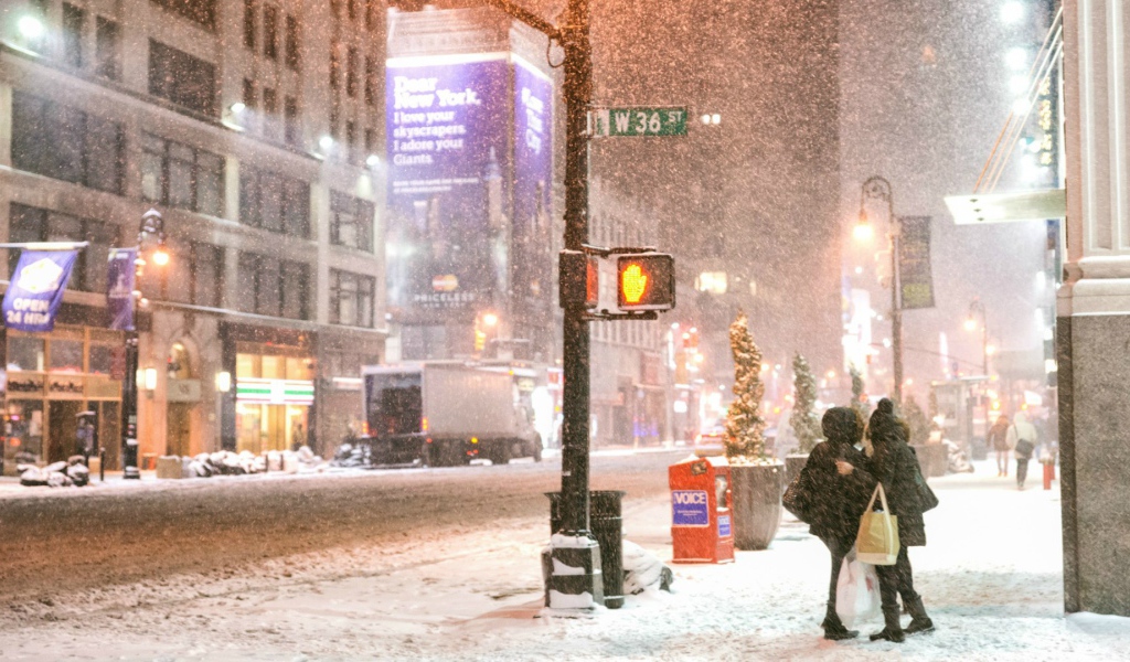 Зимний снегопад в Нью-Йорке