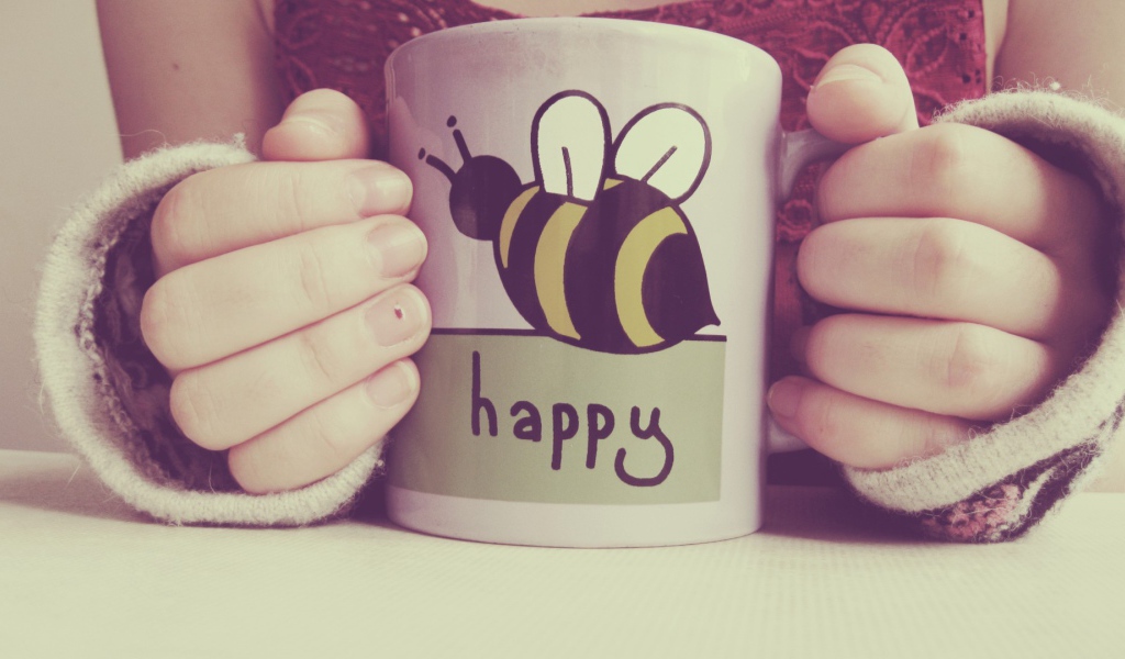 Чашка с рисунком пчелы