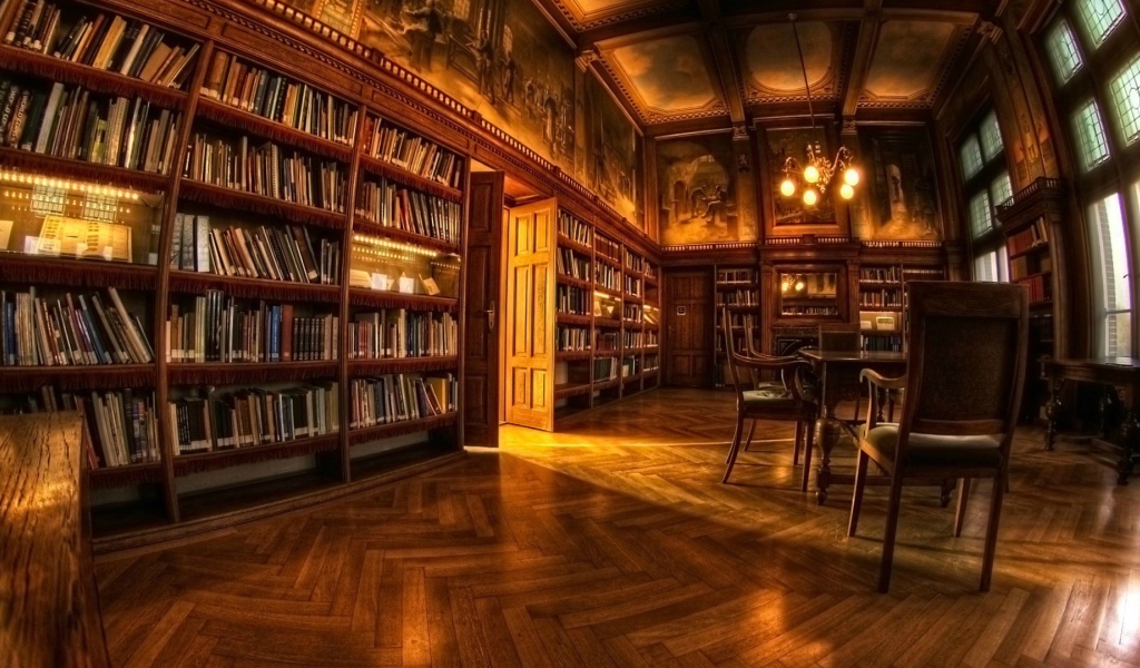 Старинная мебель в домашней библиотеке