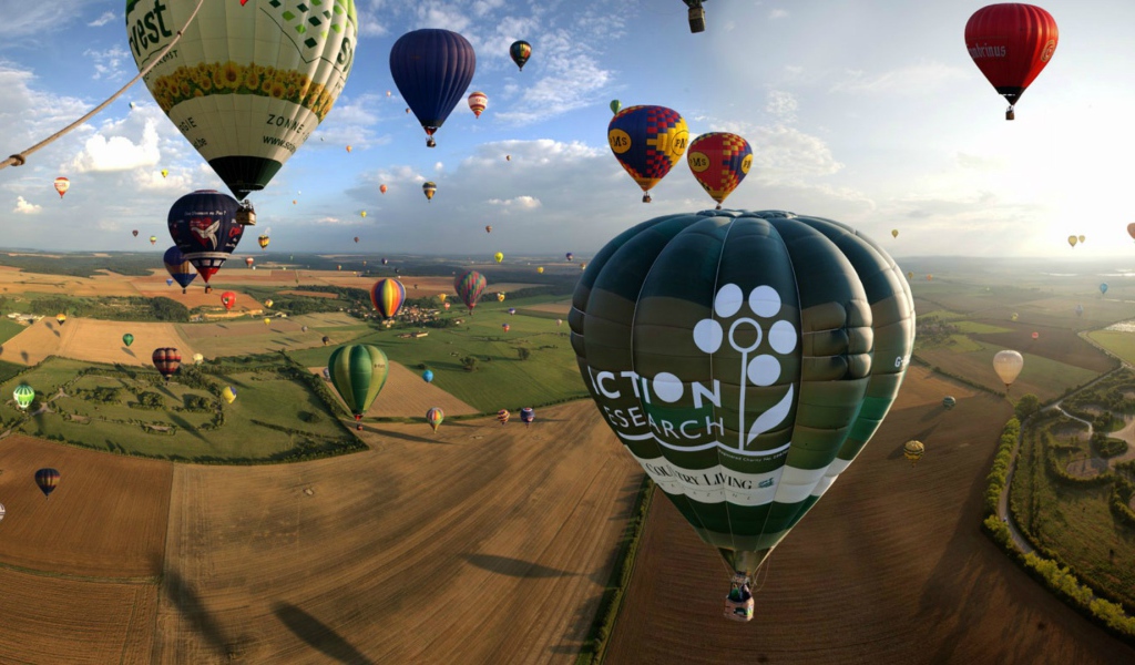 Полет на воздушном шаре над землей