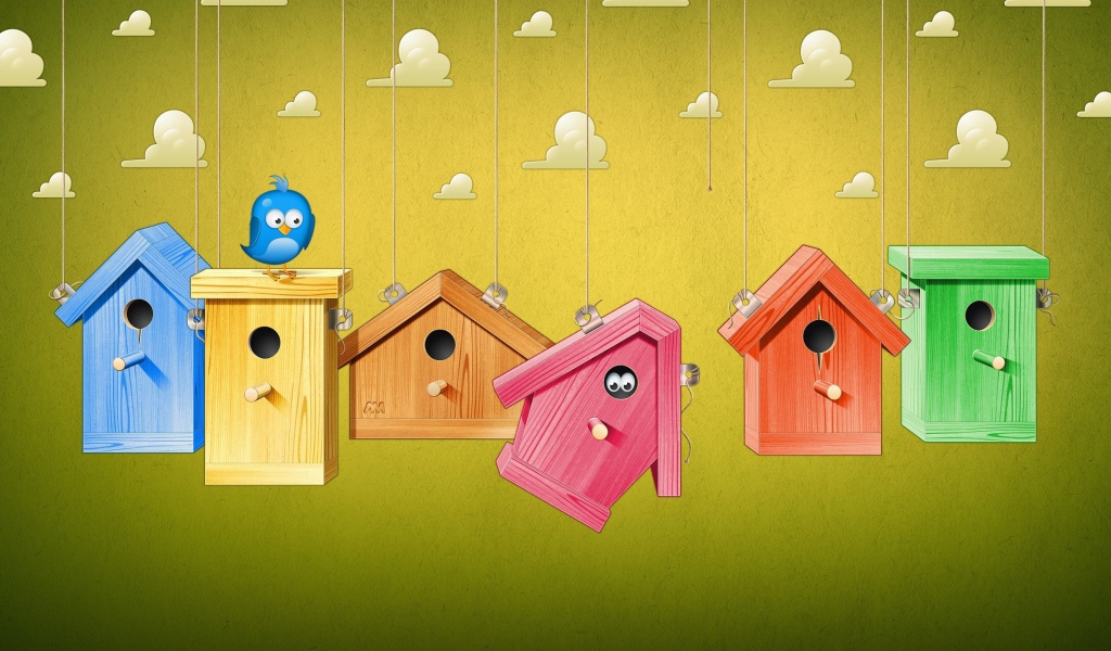 Скворечники на веревках среди облаков