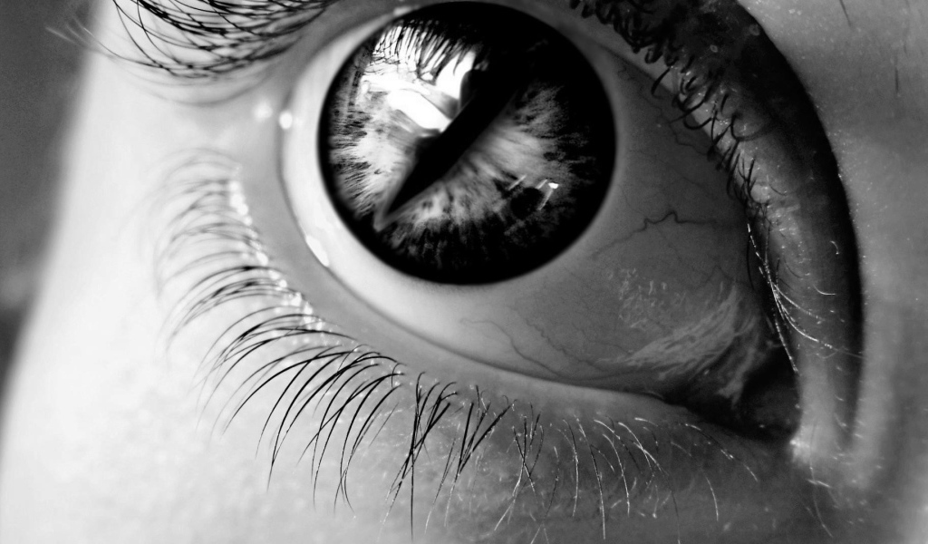 Черный зрачок в глазу