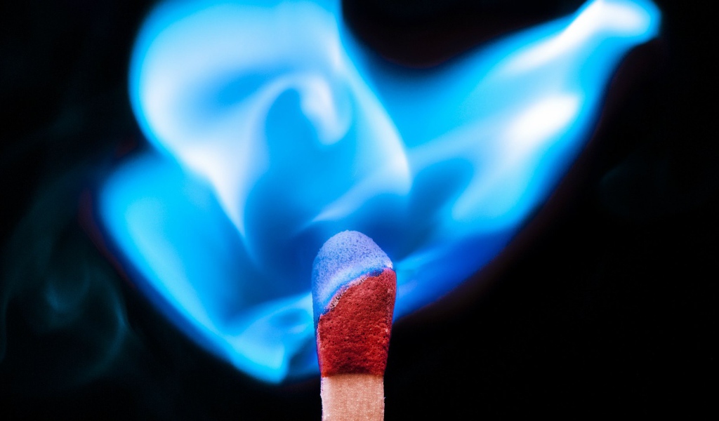 Голубое пламя спички