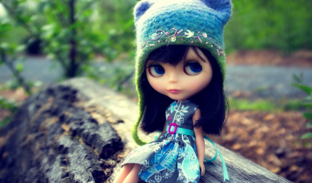 Кукла Блайз в шапке