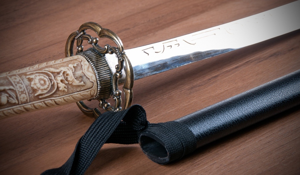 Костяная рукоять катаны