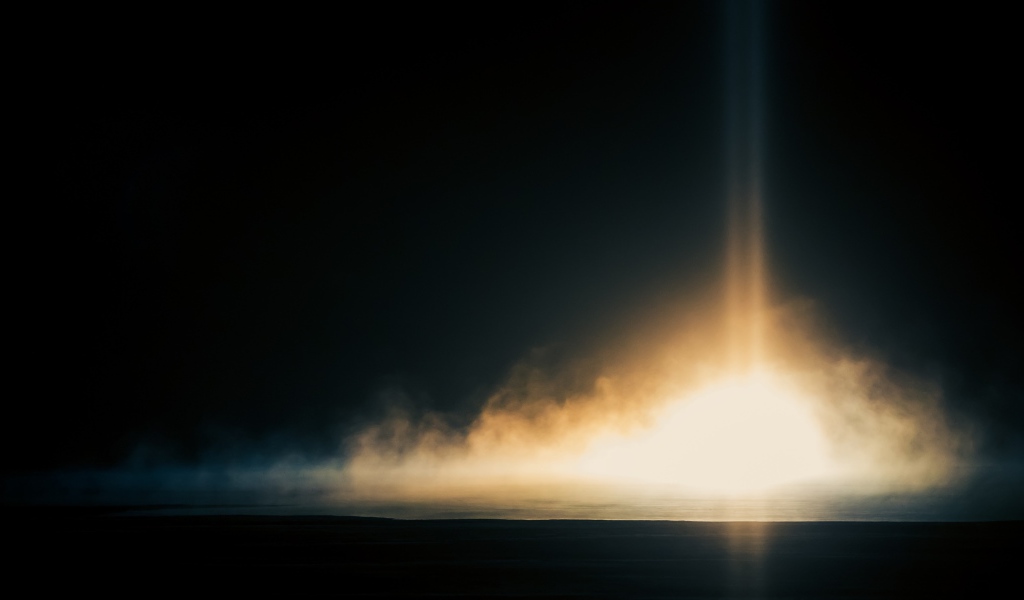 Яркий свет в ночи