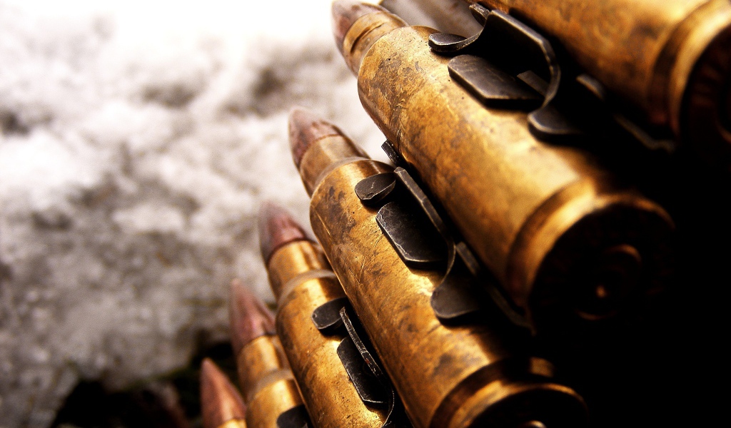 Пули в пулеметной ленте