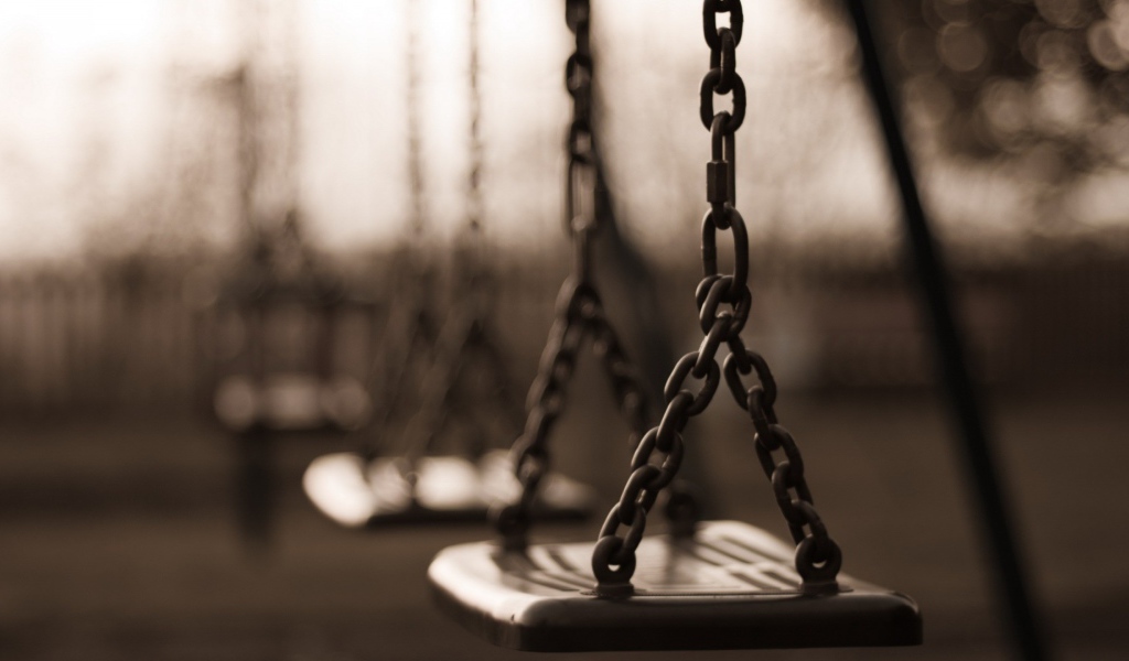 Детские качели на цепях