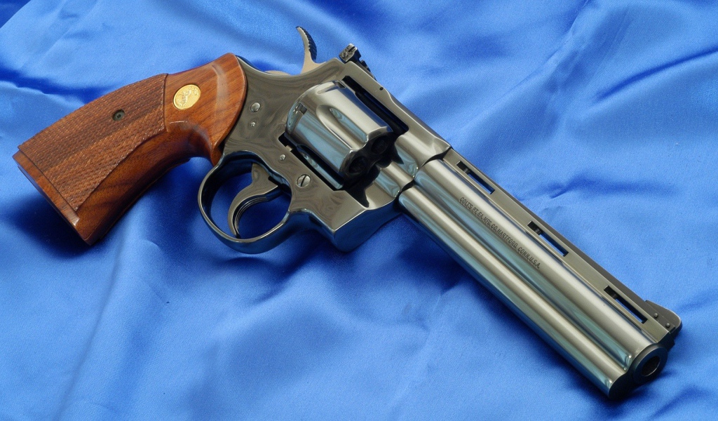Револьвер Colt Python