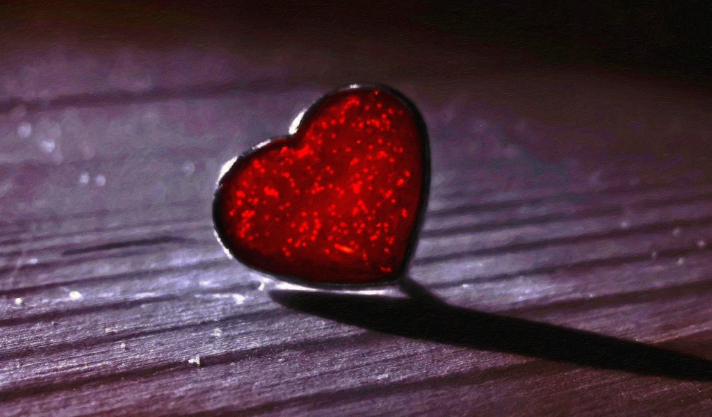 Кристальное красное сердце