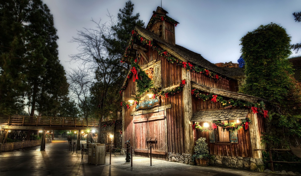 Украшение деревянного домика