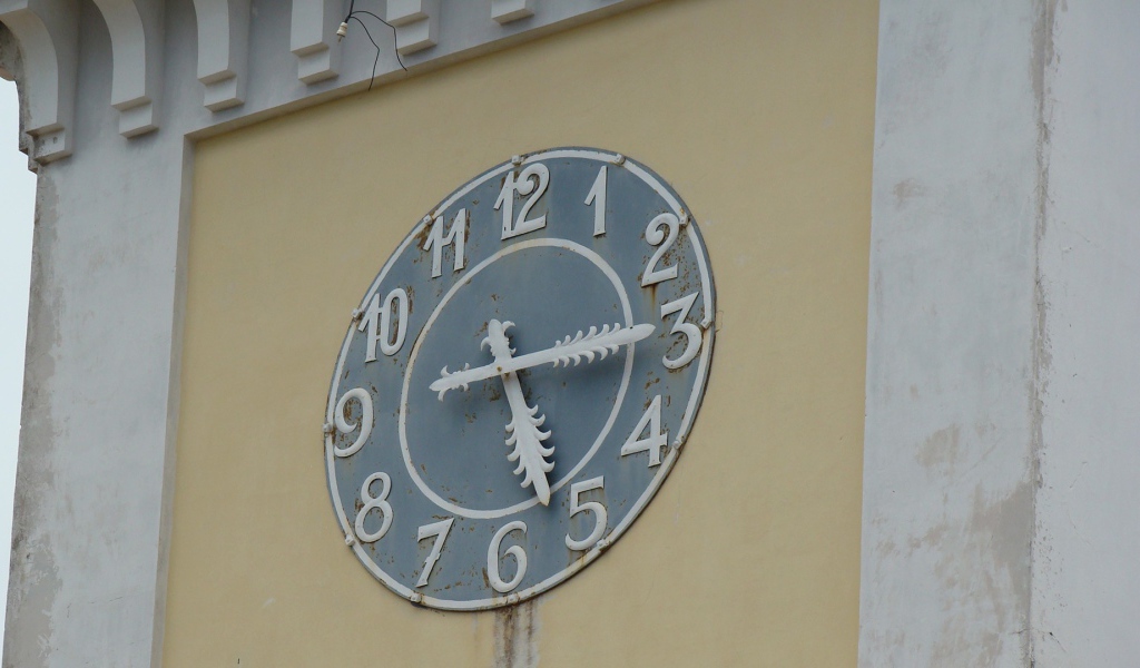 Циферблат уличных часов