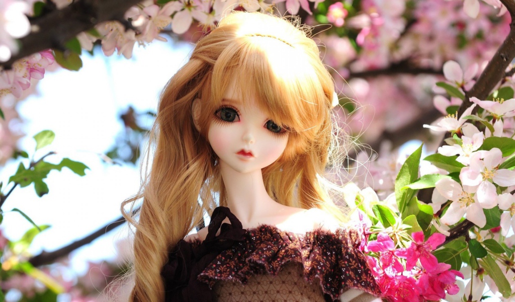 Кукла с грустным взглядом