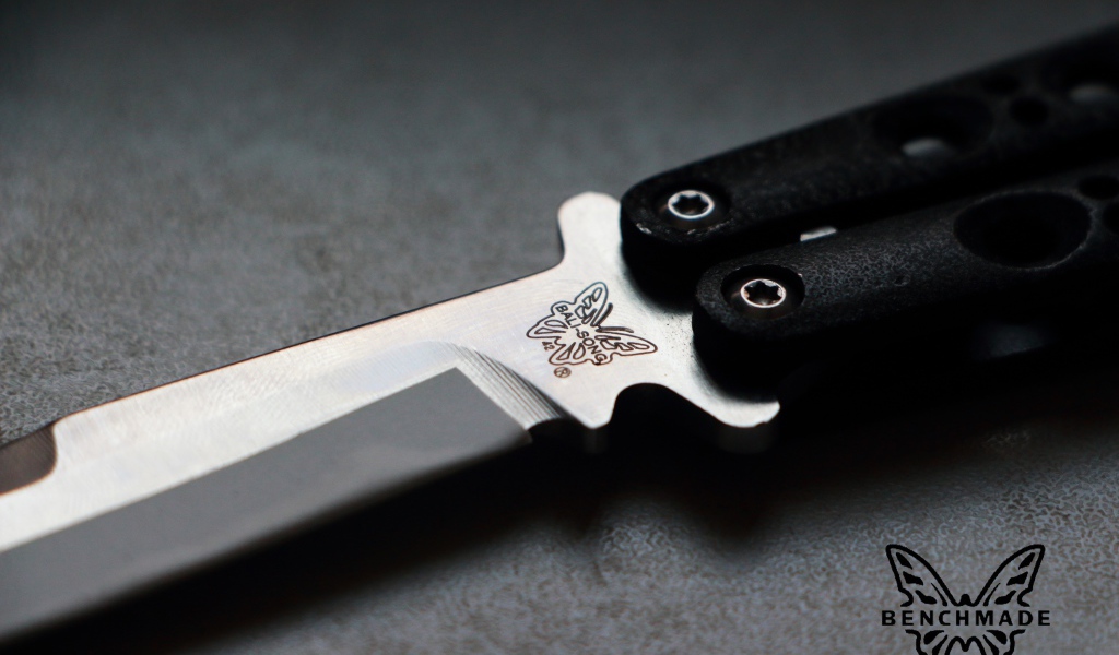 Гравировка бабочка на ноже