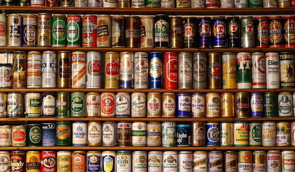 Выставка пивных банок