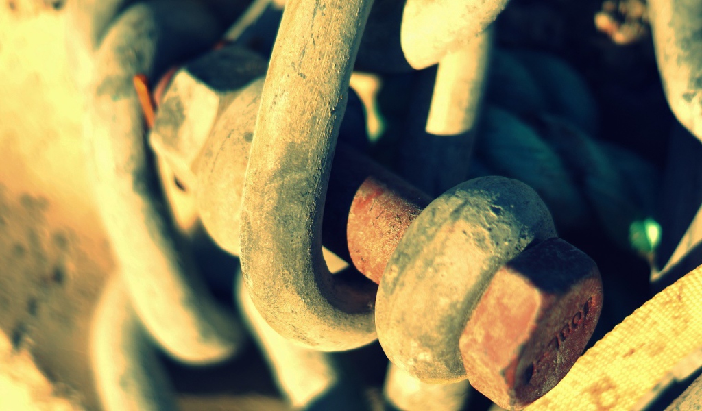 Крепление железной цепи