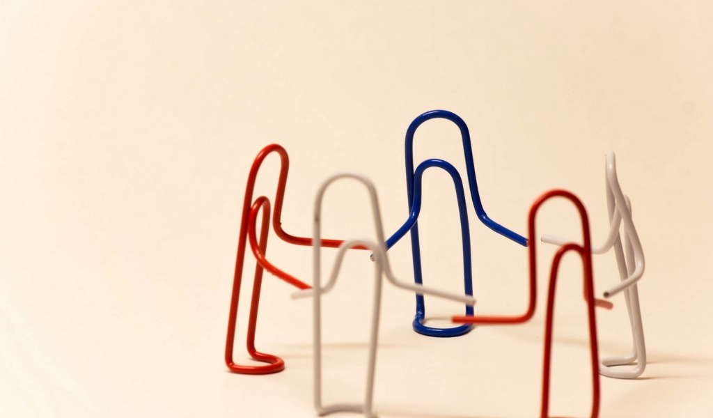 Дружба канцелярских скрепок