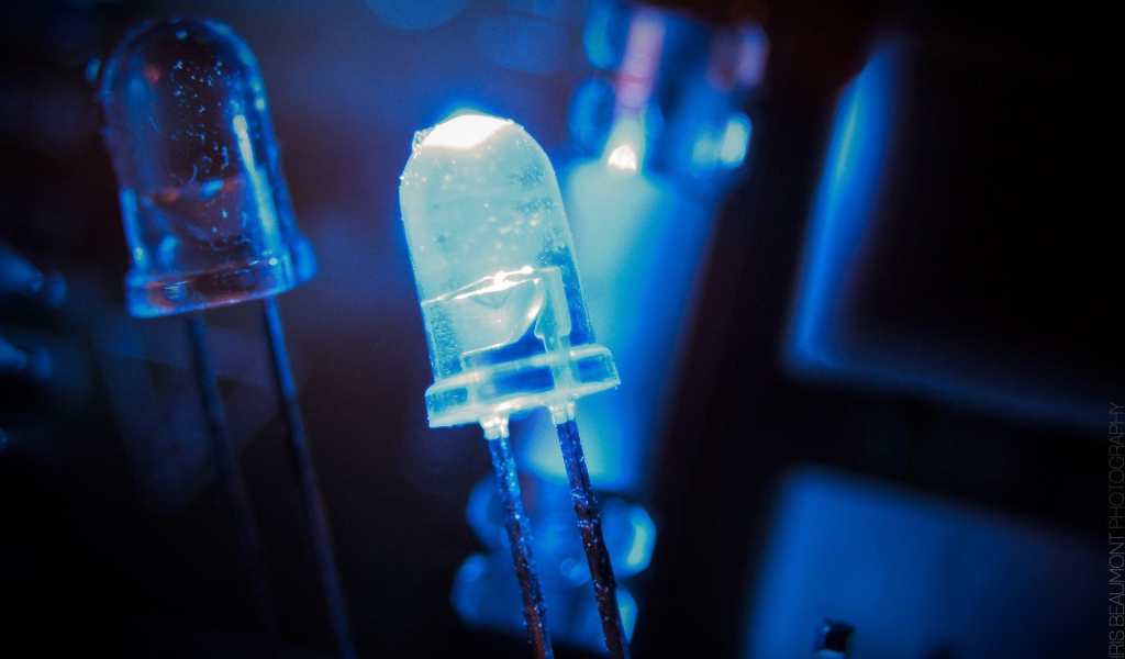 Светящийся голубой диод