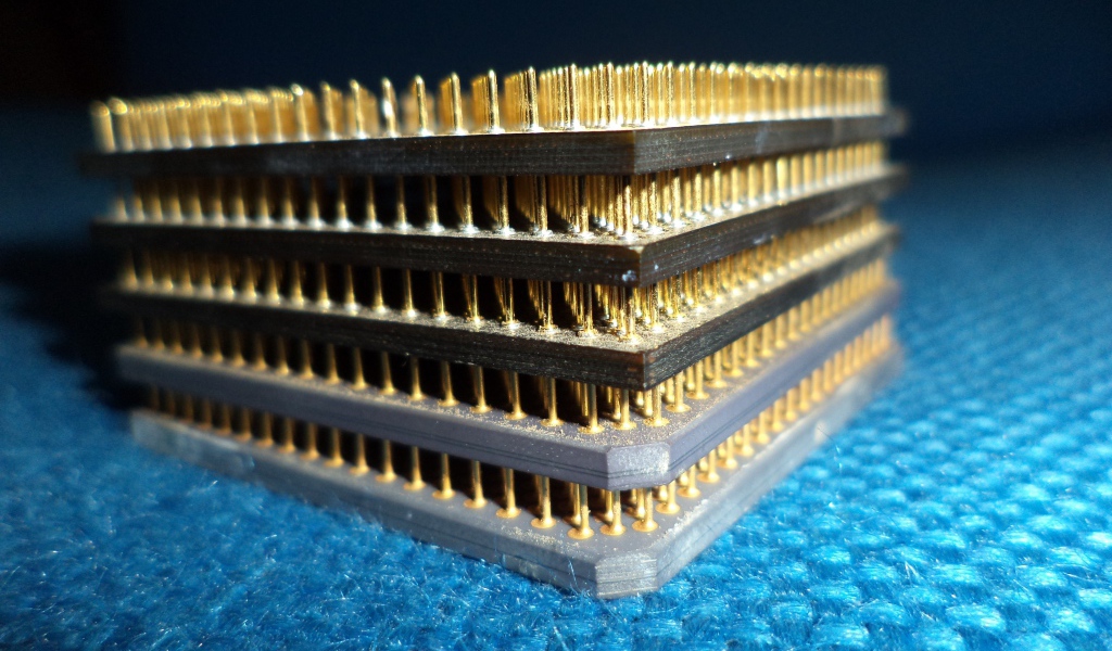 Золотое напыление на контактах чипа