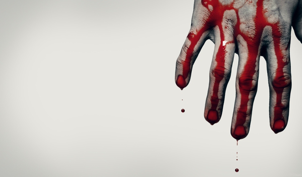 Рука в крови на сером фоне