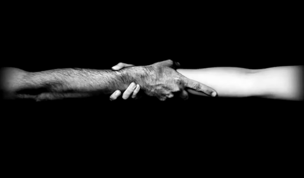 Рукопожатие мужчины и женщины