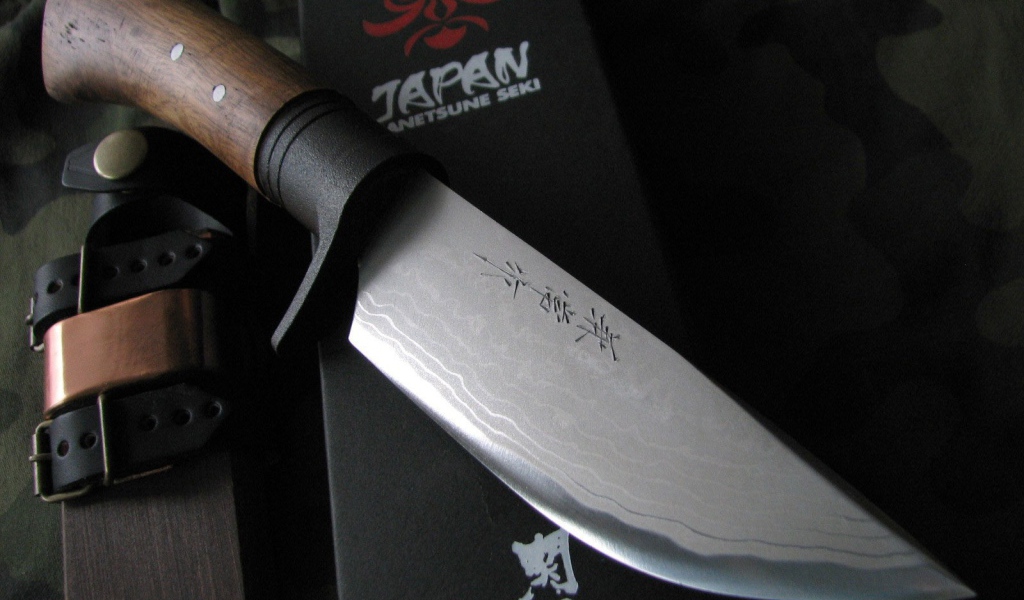 Нож с иероглифами из Японии