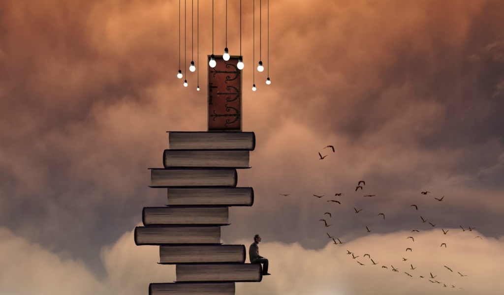 Стопка больших книг