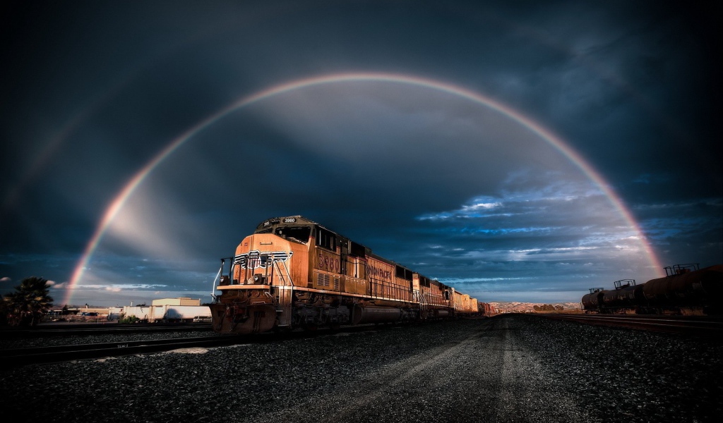 Локомотив на фоне радуги