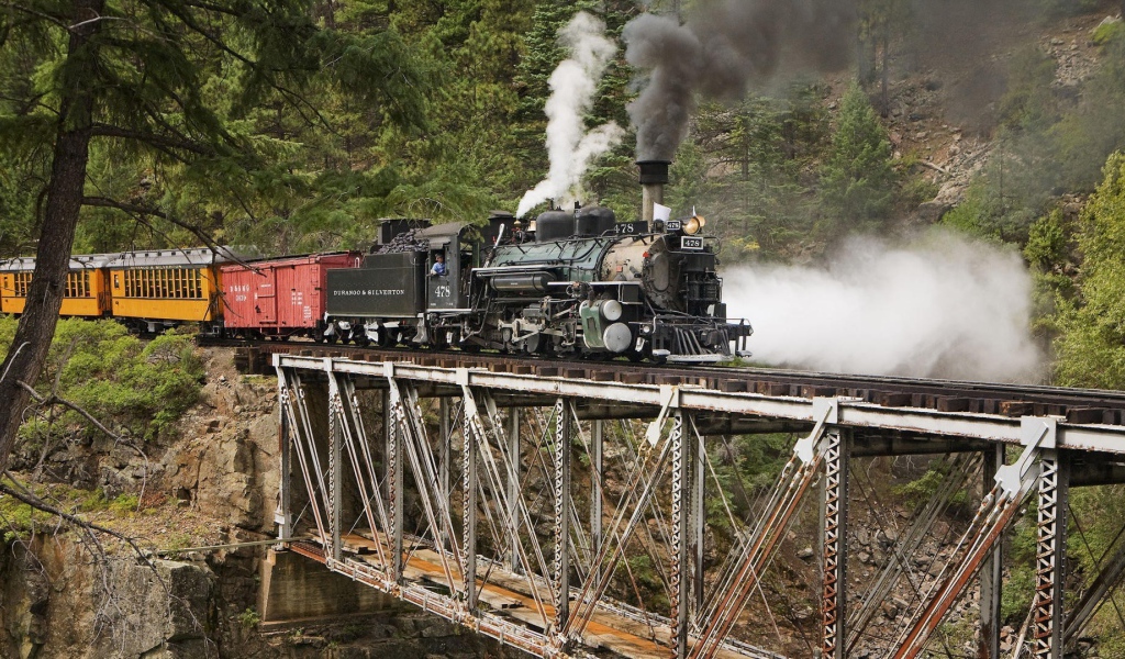 Паровоз зашел на мост