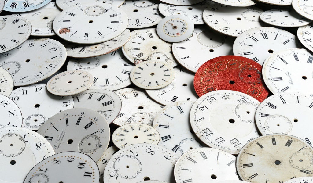 Много циферблатов для часов